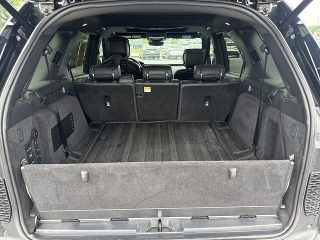 2024 Land Rover Discovery Metropolitan Edition