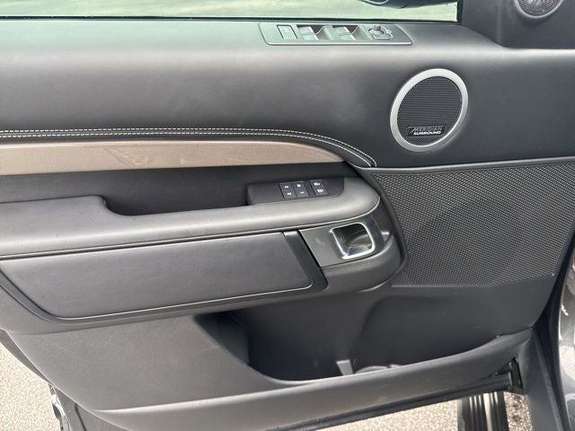 2024 Land Rover Discovery Metropolitan Edition