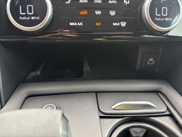 2024 Land Rover Discovery Metropolitan Edition
