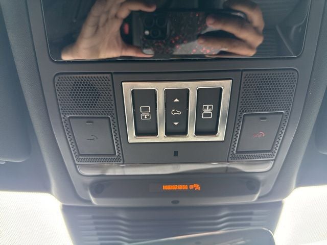 2024 Land Rover Discovery Metropolitan Edition
